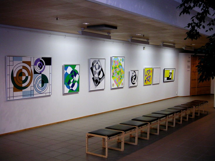 Yleiskuva Poleenin näyttelystä 2004