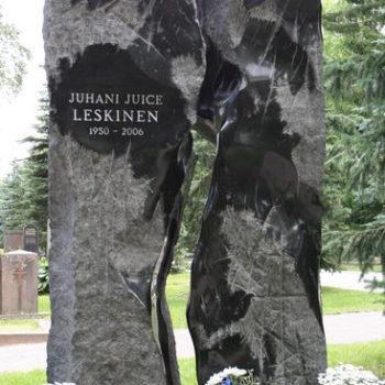Name of the work: Juhani Juice Leskisen hautaveistos
