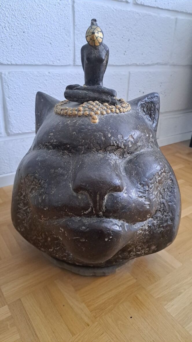 Pronssinen kissa 1984