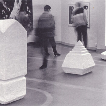 Teoksen nimi: Pyramideja