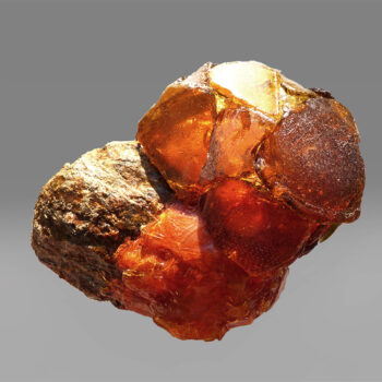 Teoksen nimi: Sydän,  2018, graniitti ja merilasi, 10 x 10 x 8 cm