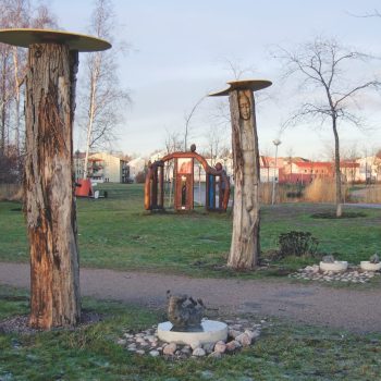 Teoksen nimi: Lasten taidepuisto Elämän Kukka