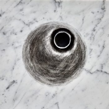 Teoksen nimi: ”Kauas pilvet Kaikkoavat-musta”