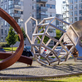 Teoksen nimi: Kuppi kummaa