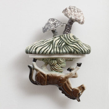 Teoksen nimi: Ruohon alla laukkaavat hevoset / Under gräset galopperar hästarna