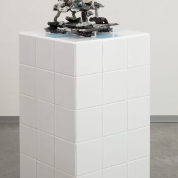 Teoksen nimi: Päätön nainen soittaa mandoliinia /Huvudlös dam med mandolin