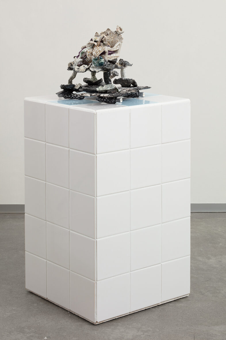 Päätön nainen soittaa mandoliinia /Huvudlös dam med mandolin