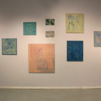 Teoksen nimi: Hauraat, ripustuskuva, Kubu 2025