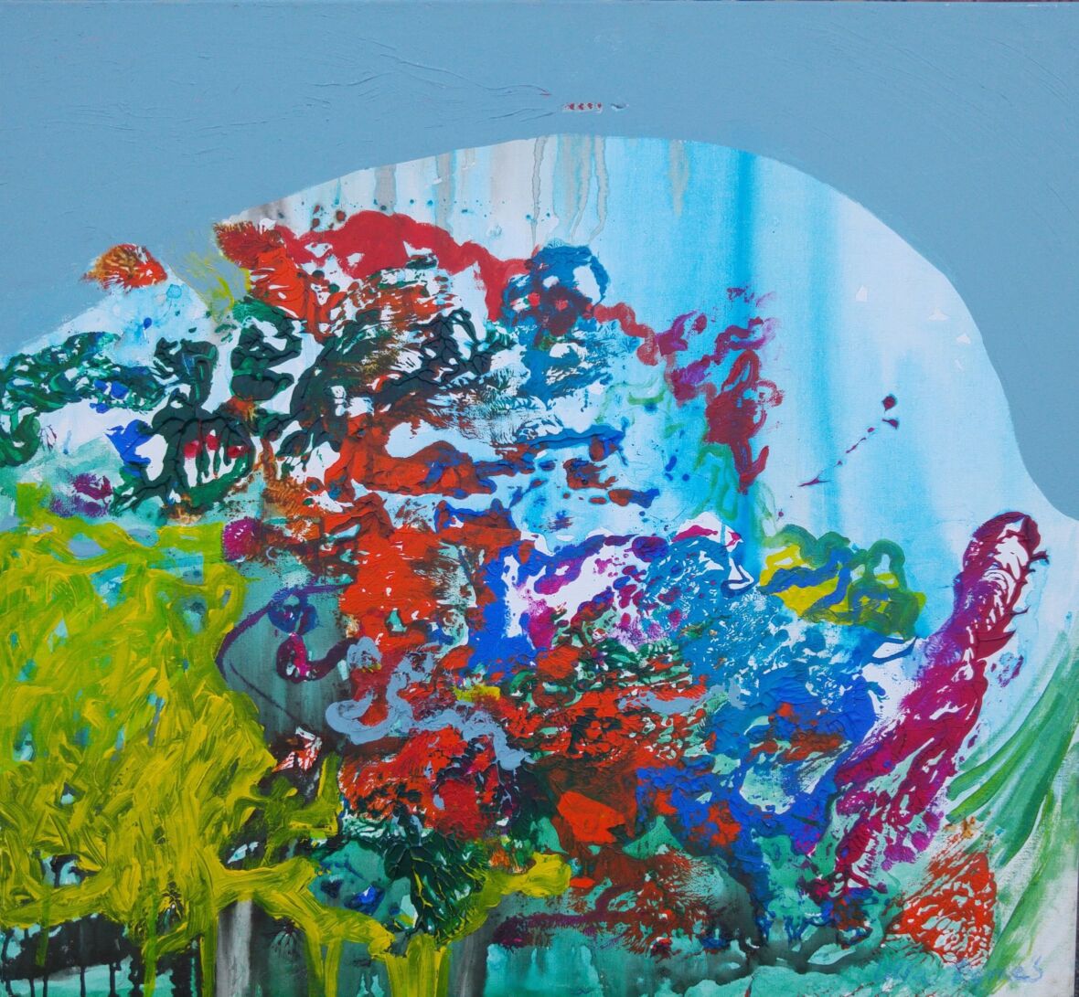 Kukkiva puutarha rannalla