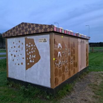 Name of the work: Piparkakkutalo – Maalaus muuntamoon