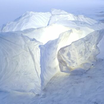 Teoksen nimi: Lakanan kokoinen oma tila