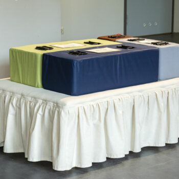 Name of the work: Pukineiden valmistusmateriaalien alkuperä, pukineiden paino 62,9 kg