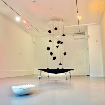 Teoksen nimi: UNFOLDING AND REFOLDING @ KOGO GALLERY, APARAADITEHAS, TARTU, ESTONIA. 9.9. – 5.11.2022