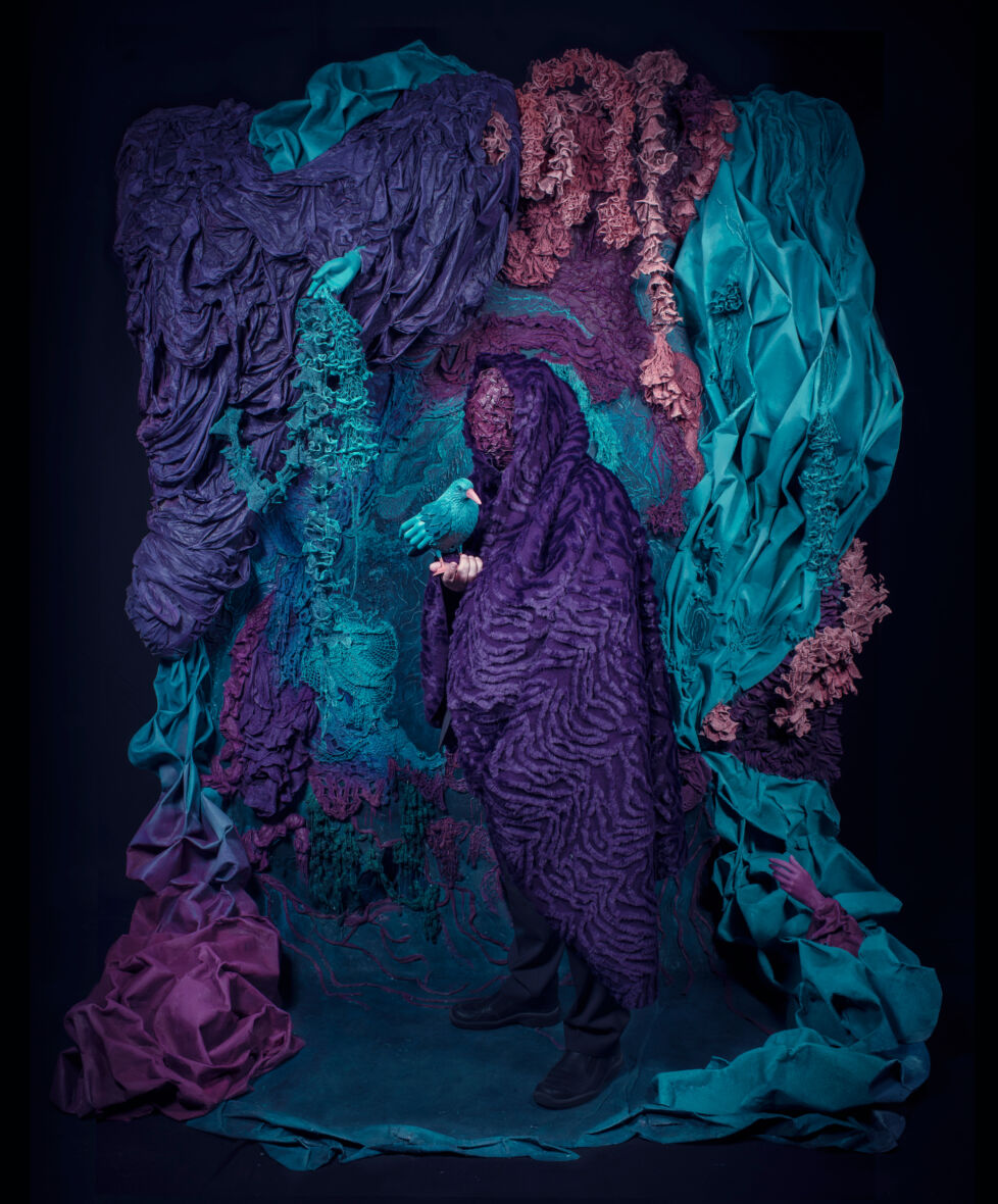 All Walls: Hymna / Taidemuotokuva