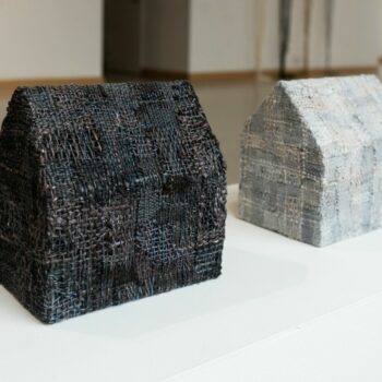 Teoksen nimi: Black house, Light house