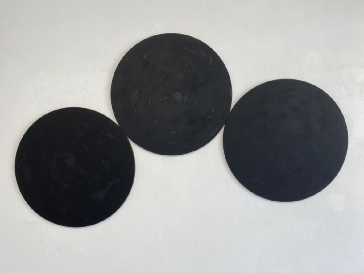 Maailmamme pimenivät