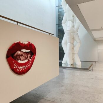 Teoksen nimi: 100 x huulet