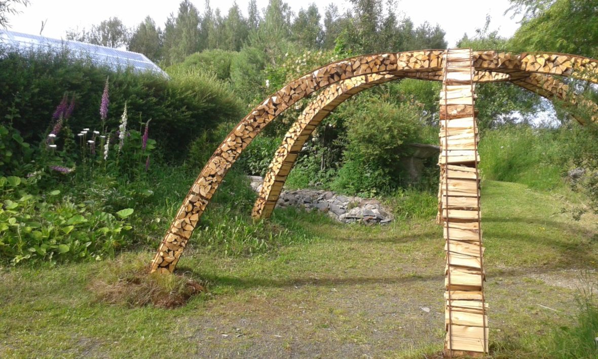 Galleria Tienkorvan puutarhasta teos Kuusi, Jari Männistö