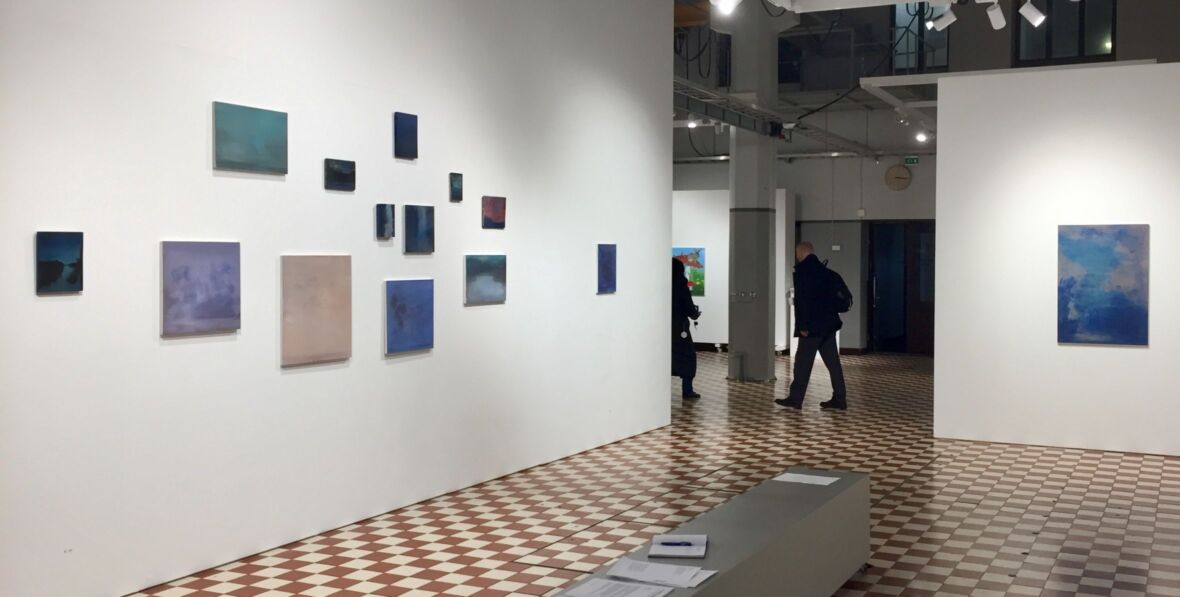 Ripustuskuva Hymni, Galleria Huuto, Helsinki 2019