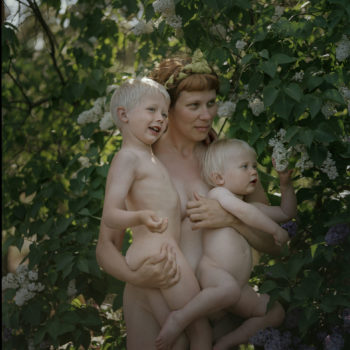 Name of the work: Äidin sylissä, 1998 / In the lap of Mother, 1998