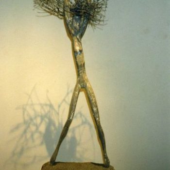 Teoksen nimi: Tuulenpesä, 2002, puuveistos, korkeus 90 cm