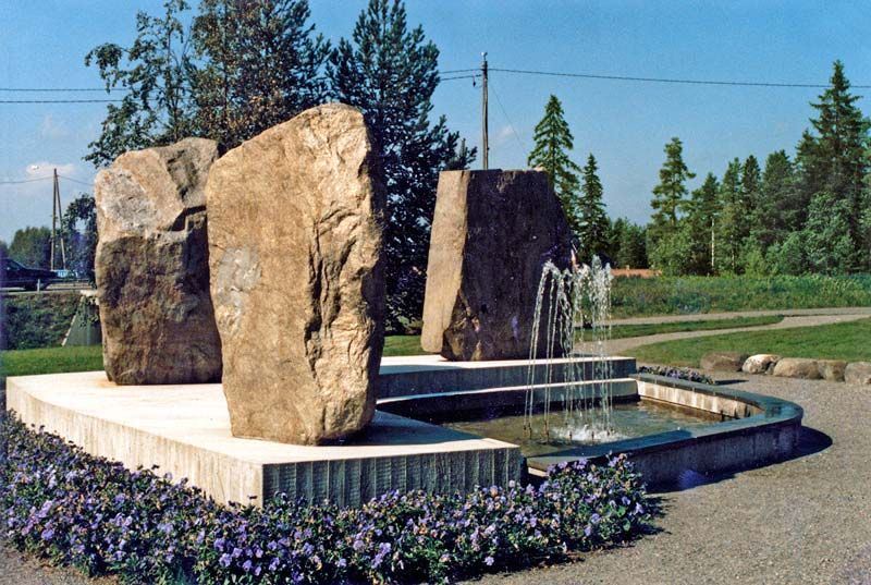 Pyhäjärvisen työn kunniaksi 1991 malmilohkareet ja betoni, Pyhäjärvi, VK