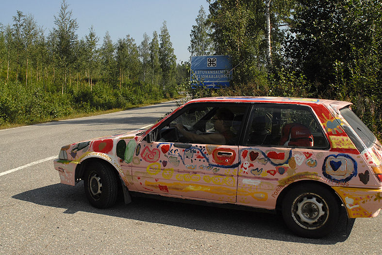 Sykähdyttävän sydämellinen auto