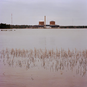 Teoksen nimi: Loviisa, Finland, sarjasta Euroopan kauneimmat ydinvoimalat/from the series The Most Beautiful Nuclear Power Plants in Europe